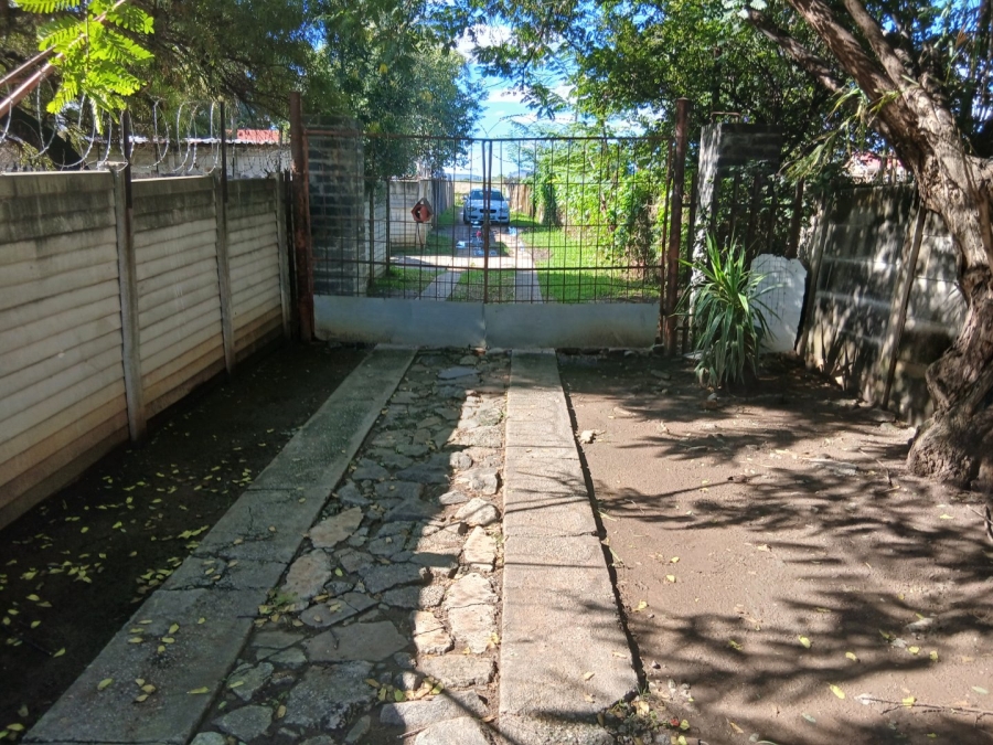 2 Bedroom Property for Sale in Oos Einde North West